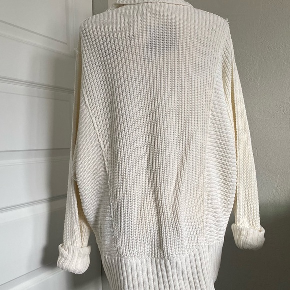 Free People Oversized Chunky Knit White Turtleneck Sweater - Picture 8 of 9